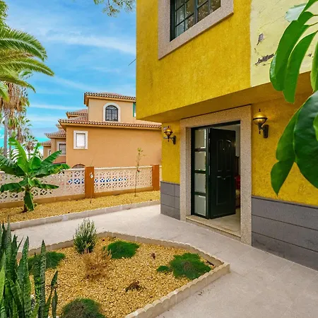 - 3 Bedroom House With Pool Casa de Férias *