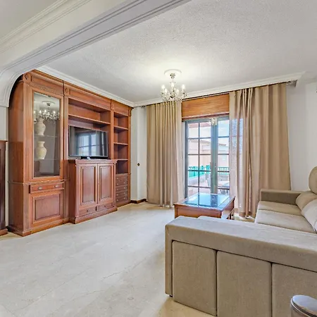 Holiday home - 3 Bedroom House With Pool *