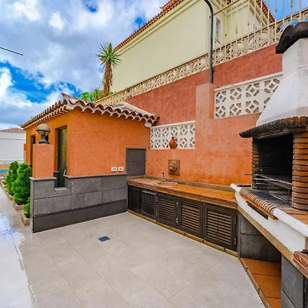 - 3 Bedroom House With Pool Holiday home *
