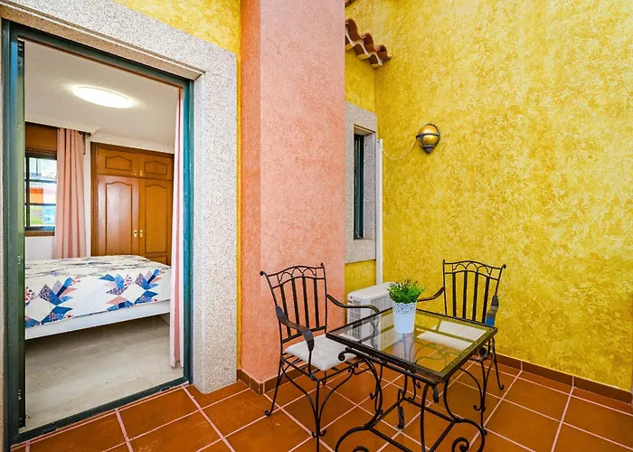 Nyaraló - 3 Bedroom House With Pool