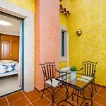 Prázdninový dům - 3 Bedroom House With Pool