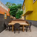 Prázdninový dům - 3 Bedroom House With Pool