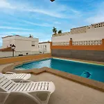 - 3 Bedroom House With Pool Prázdninový dům