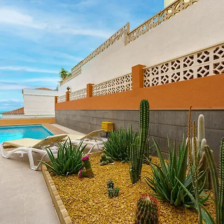 - 3 Bedroom House With Pool