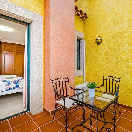 Dom wakacyjny - 3 Bedroom House With Pool