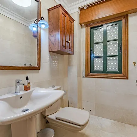 Dom wakacyjny - 3 Bedroom House With Pool *