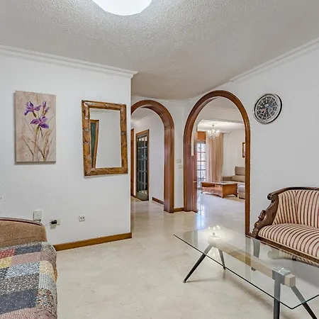 - 3 Bedroom House With Pool *