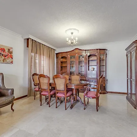 - 3 Bedroom House With Pool Chayofa