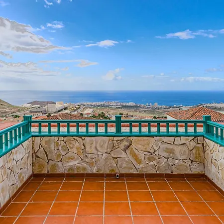 - 3 Bedroom House With Pool