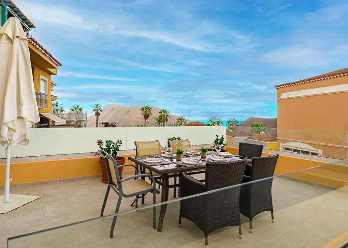 - 3 Bedroom House With Pool *