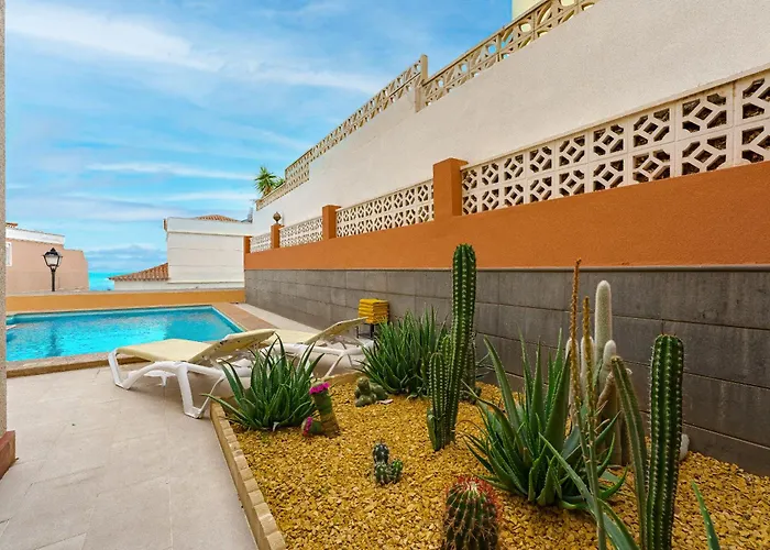 - 3 Bedroom House With Pool