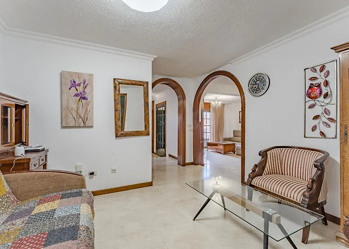 - 3 Bedroom House With Pool *