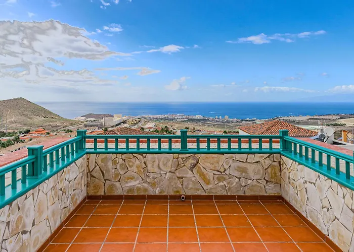 - 3 Bedroom House With Pool