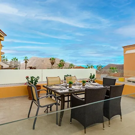 - 3 Bedroom House With Pool *