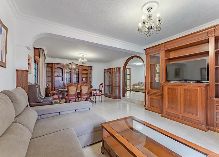 - 3 Bedroom House With Pool