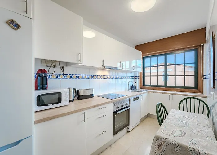 - 3 Bedroom House With Pool *