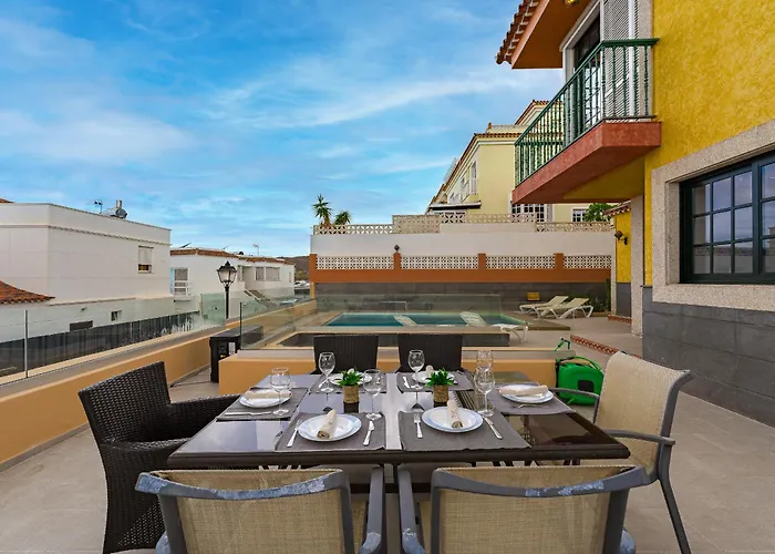 - 3 Bedroom House With Pool